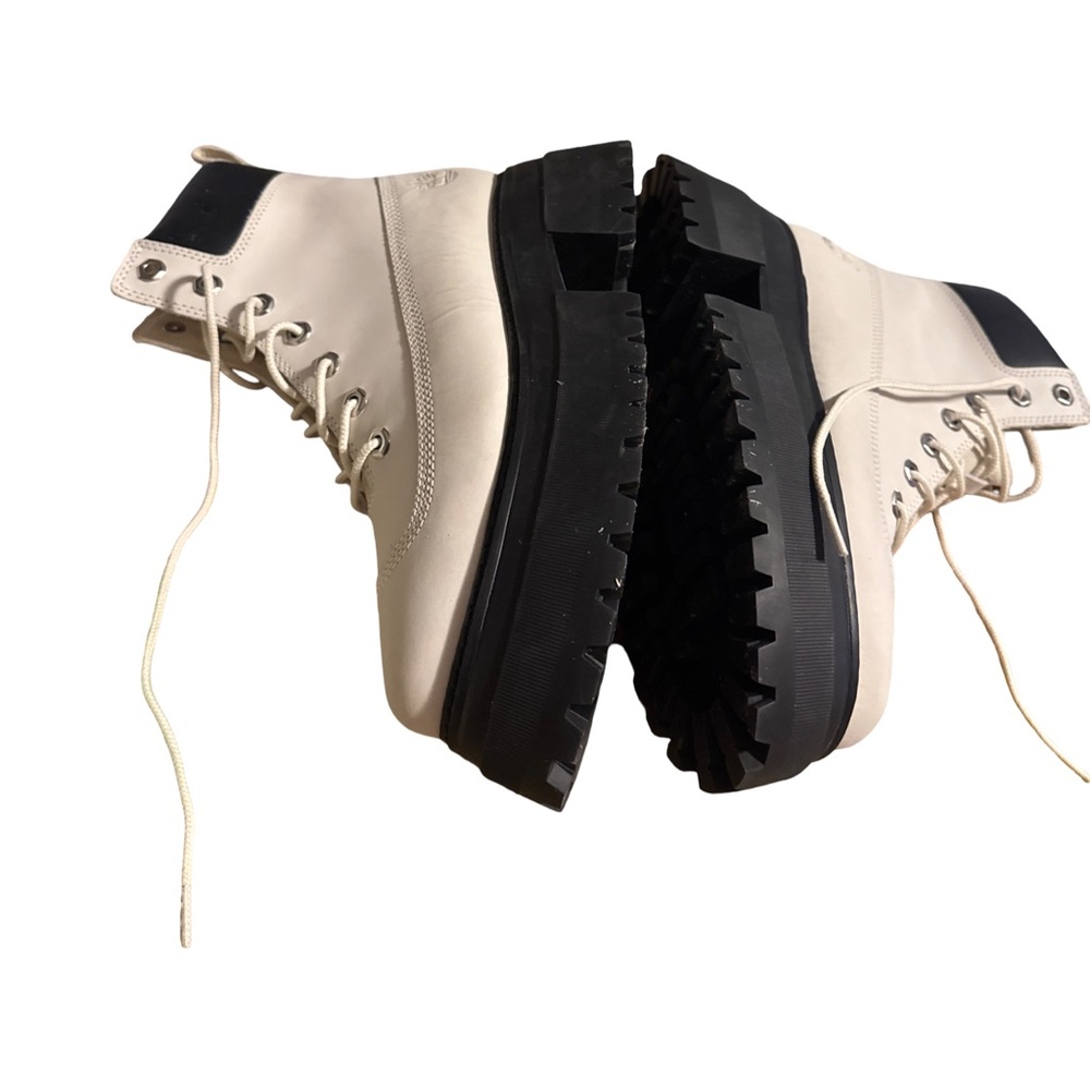 Women'sTimberland Cream Lace-Up Boots